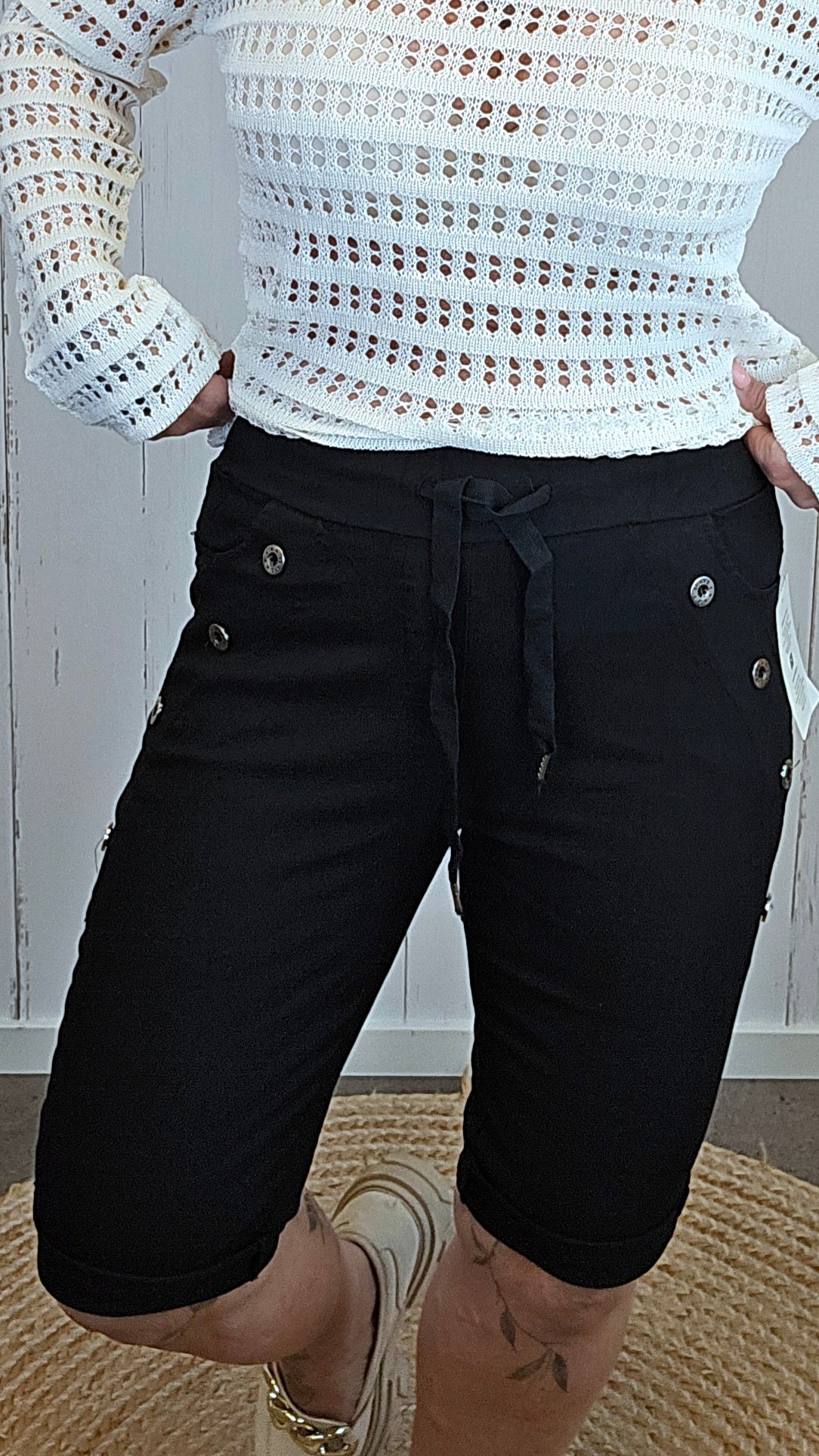Shorts med knapper og knyting svart