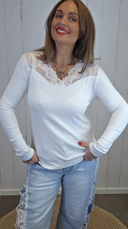 Wenche ribbet topp hvit