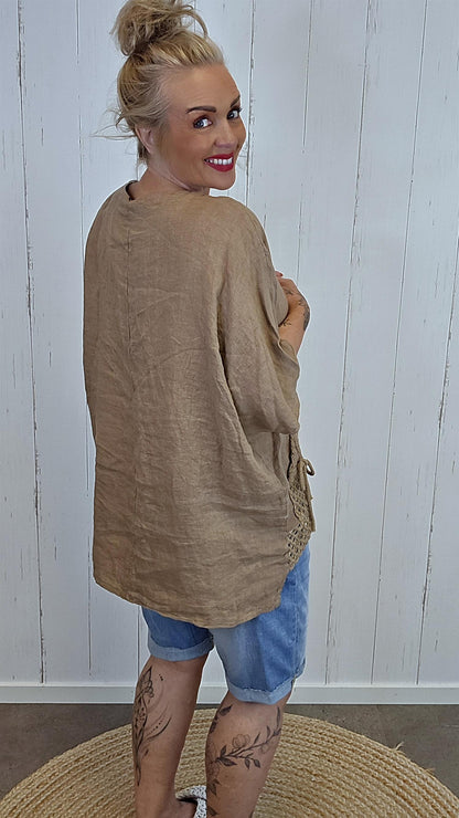 Lin Topp med Hekledetaljer camel