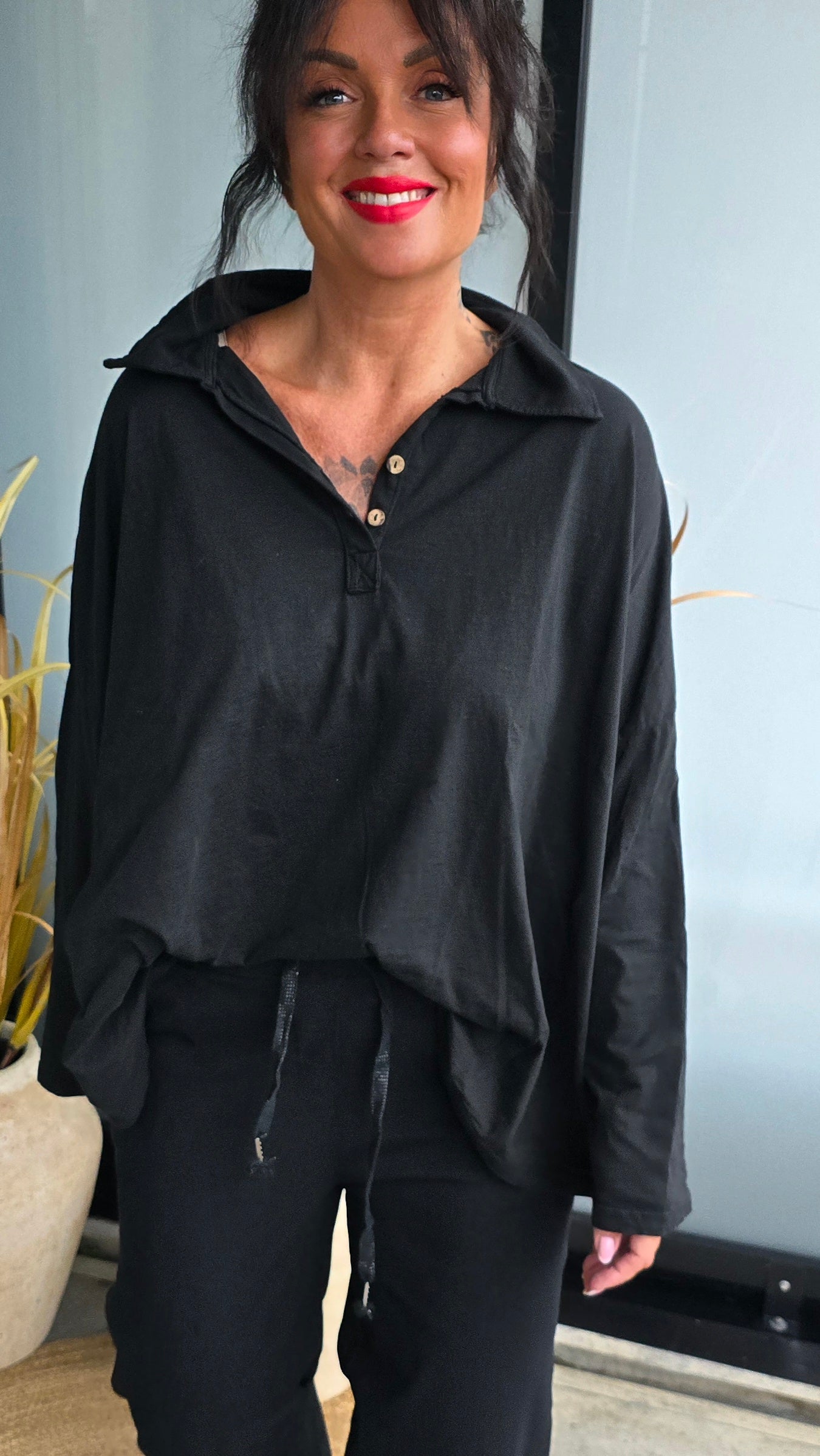 Bianco topp med knapper svart