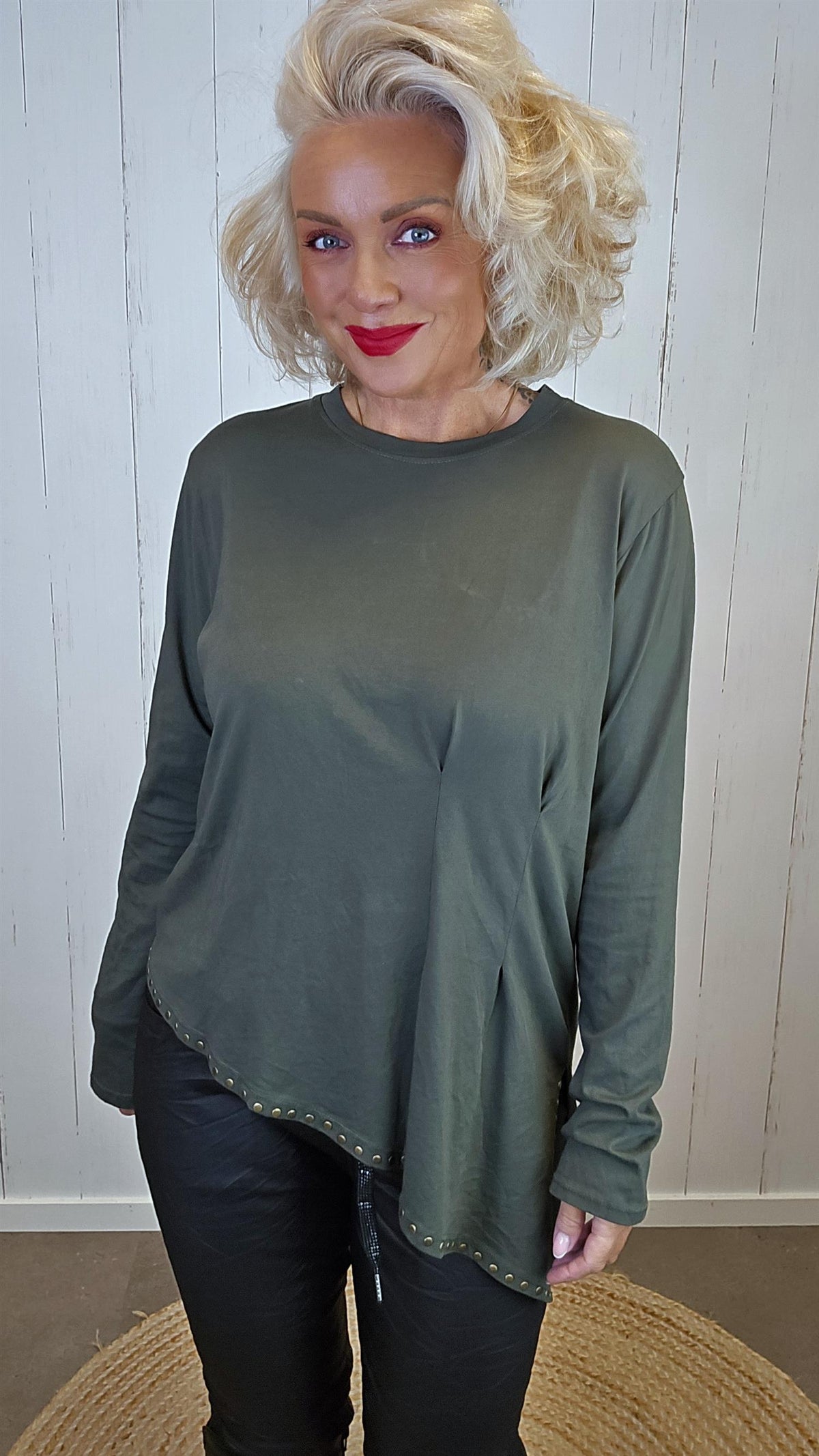 Tina topp med nagler kaki