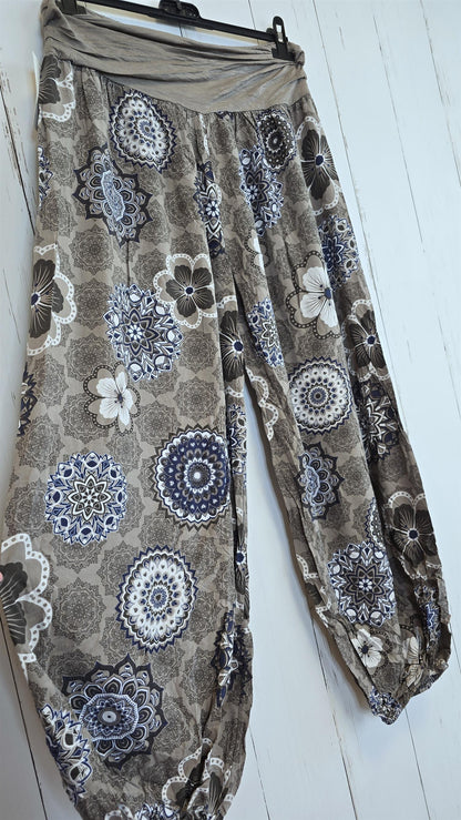 Henriette bukse med print taupe