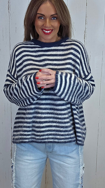 Filippa strikkegenser navy hvit