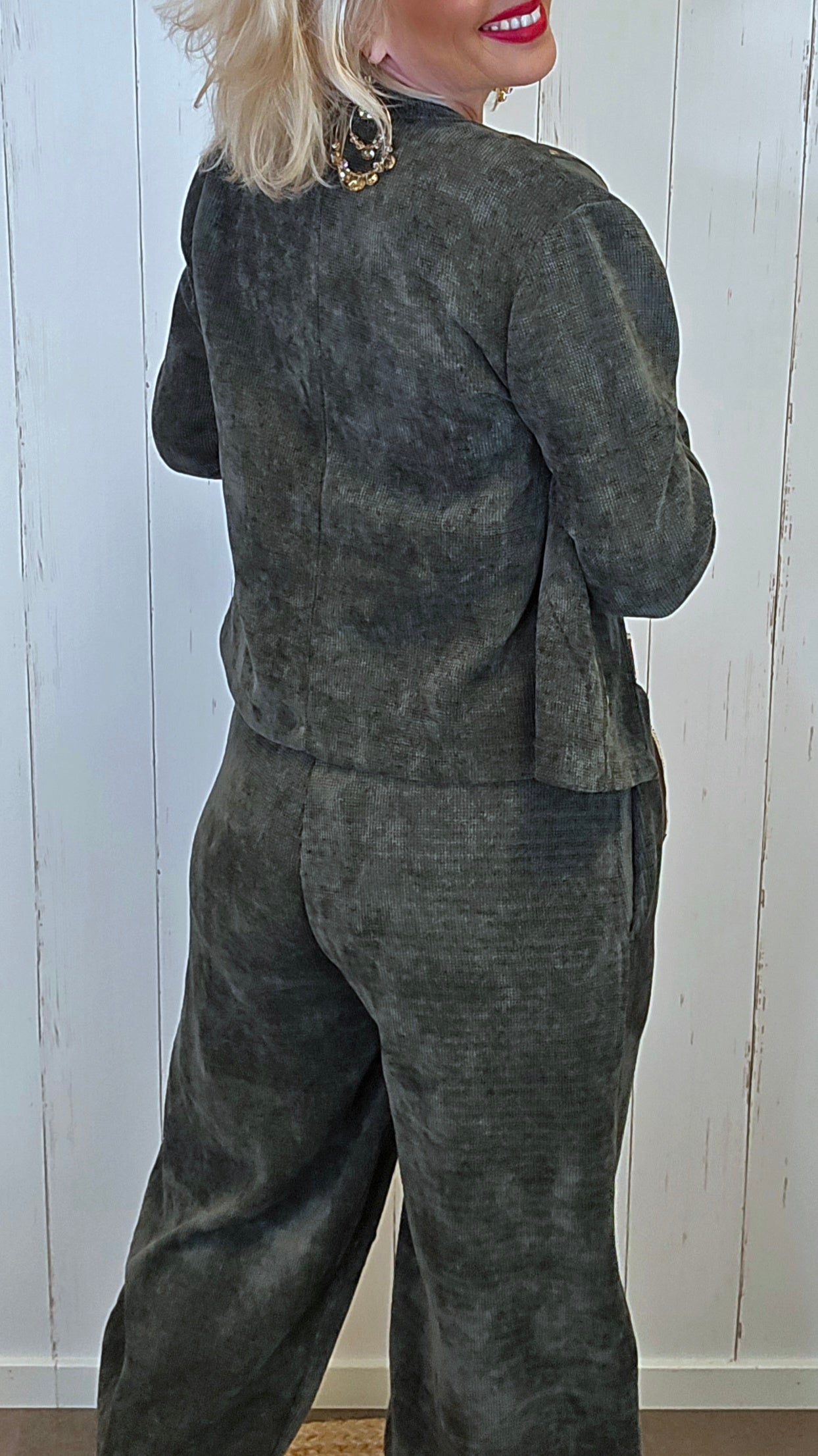 Kaia myk blazer med gullnagler kaki