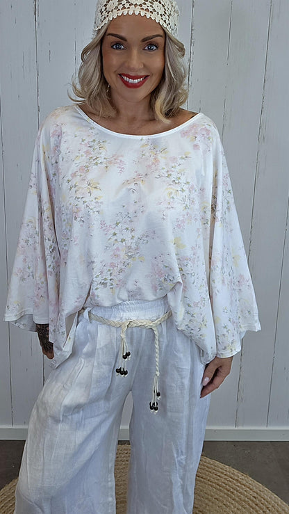 Blomstret poncho-topp hvit