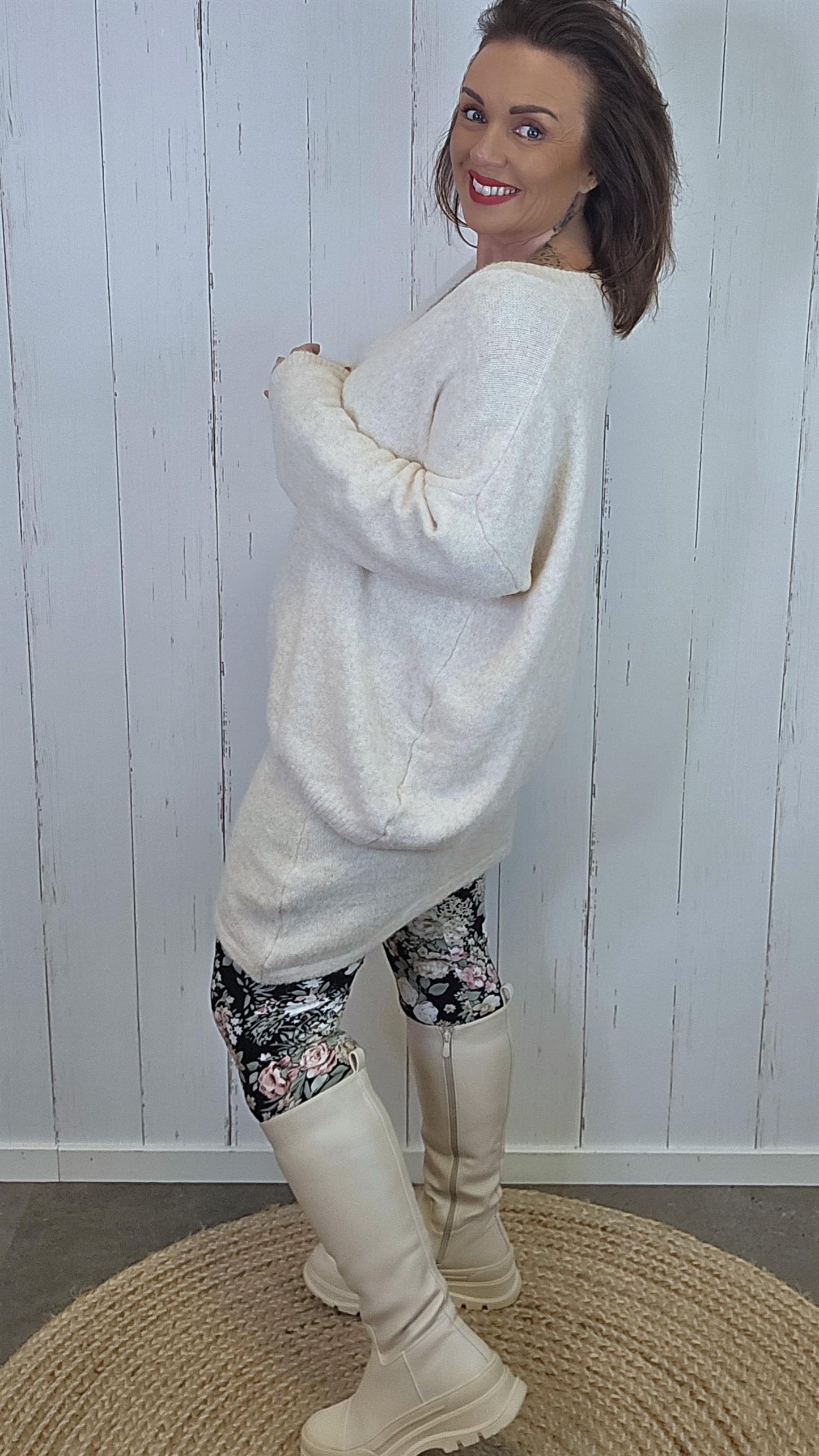 Ella Myk Strikket V-hals Genser Creme