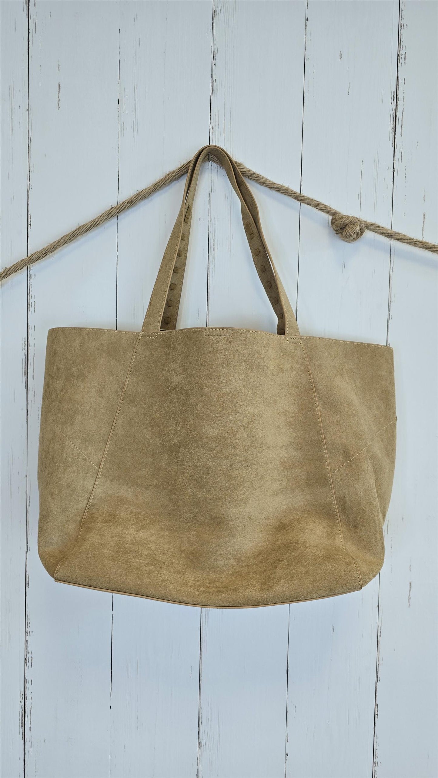 Siri shopper i semsket look