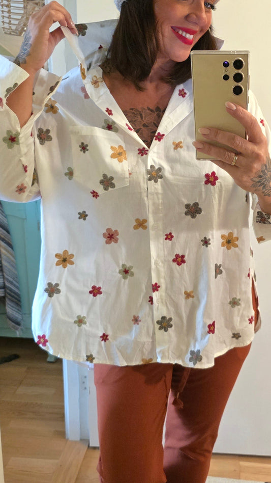 Lise skjorte med blomster hvit