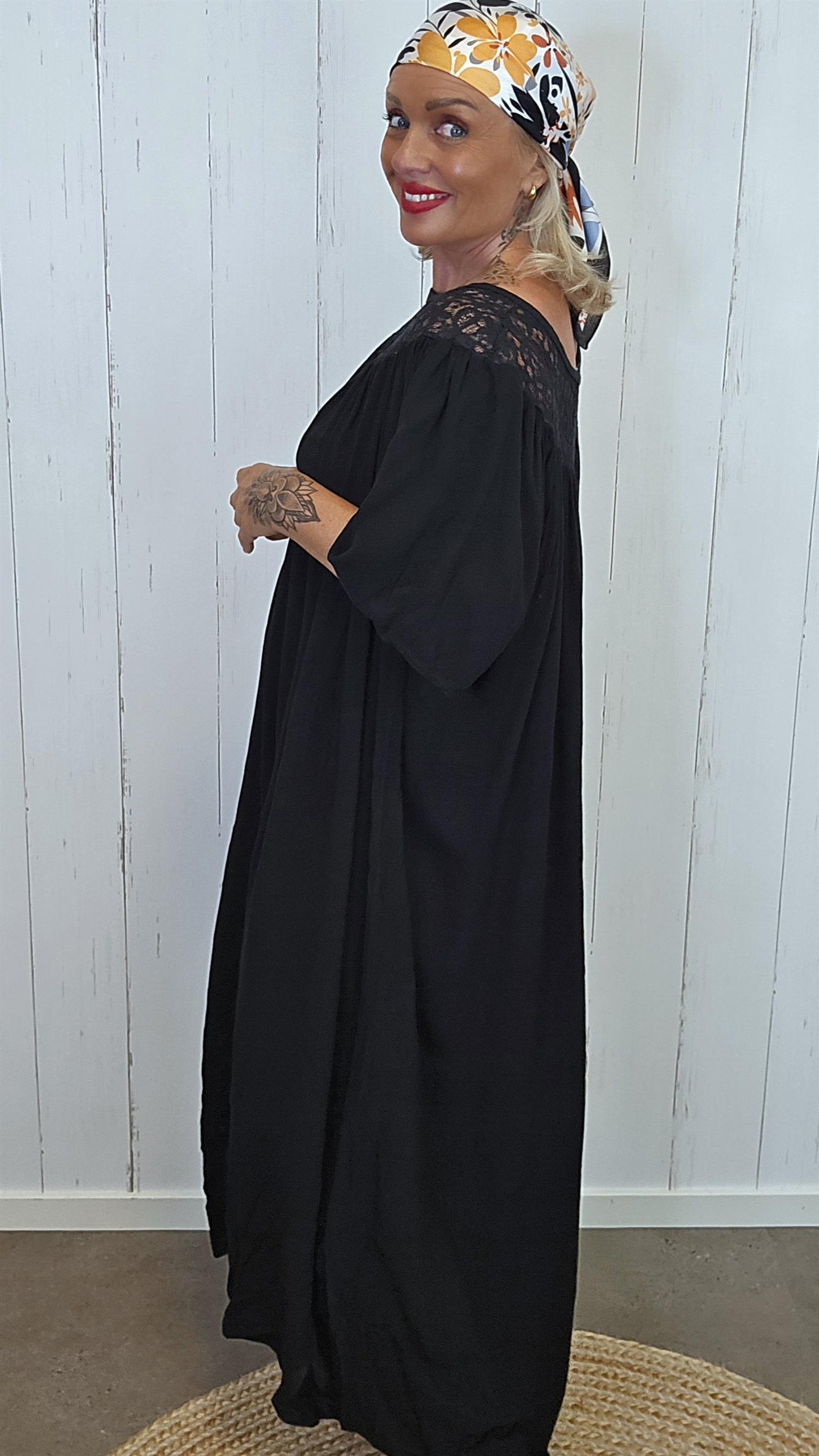 Freja blonde kjole svart