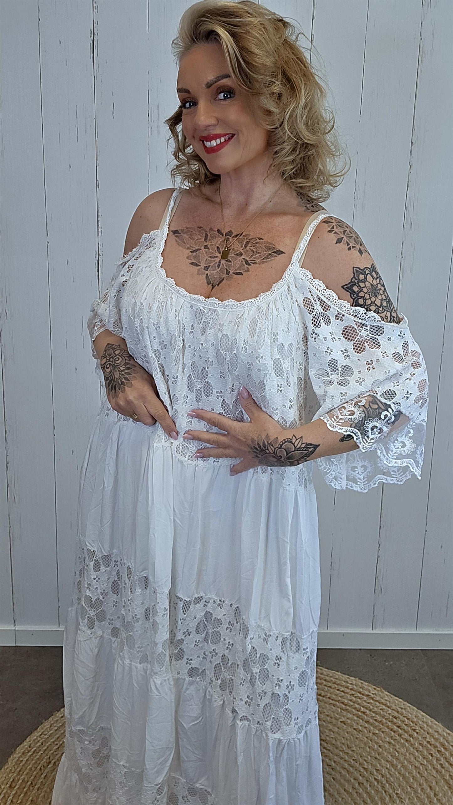 Bohemsk maxikjole med blonder hvit