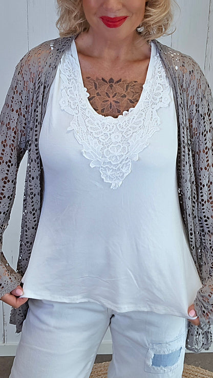Ribbet blonde topp hvit