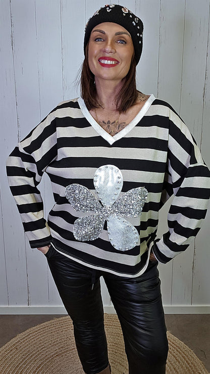 Stripet genser med blomsterdekor svart