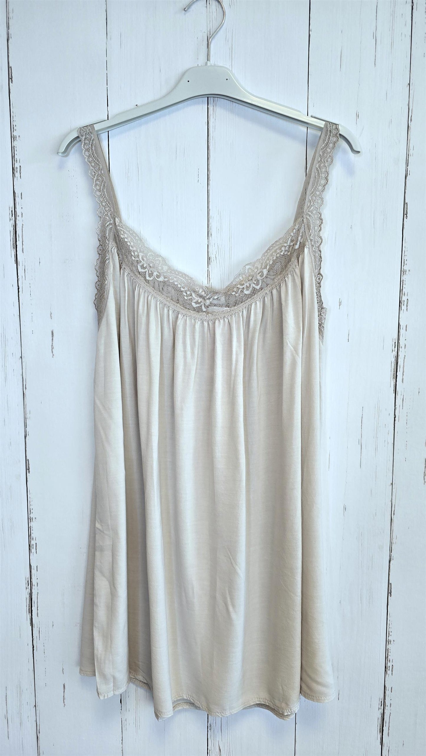 Singlet med blonder beige
