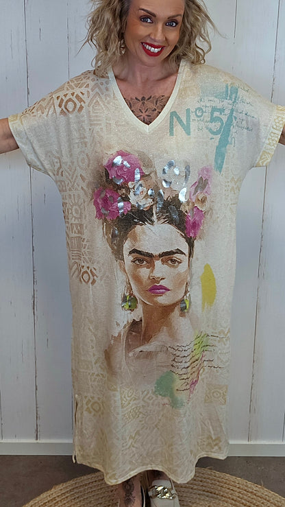Frida kjole med print og V-hals