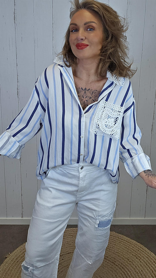 Ylva stripet skjorte med blonde detalj Blå