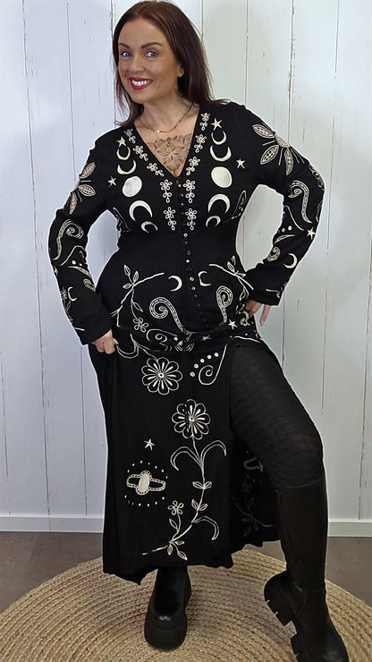 Selma brodert kjole svart