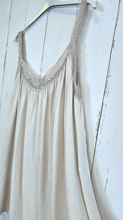 Singlet med blonder beige