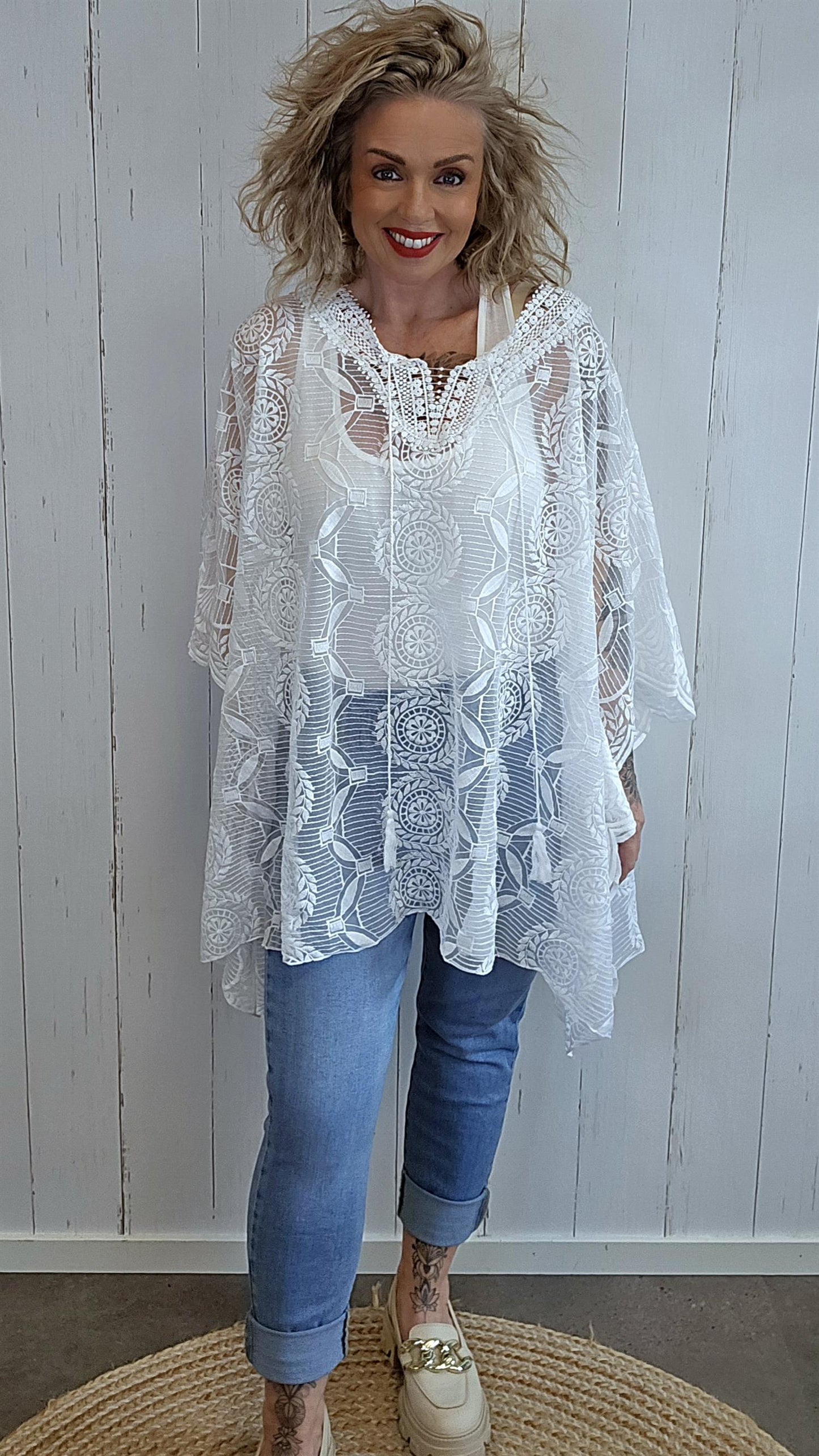 Leah poncho topp med blondemønster