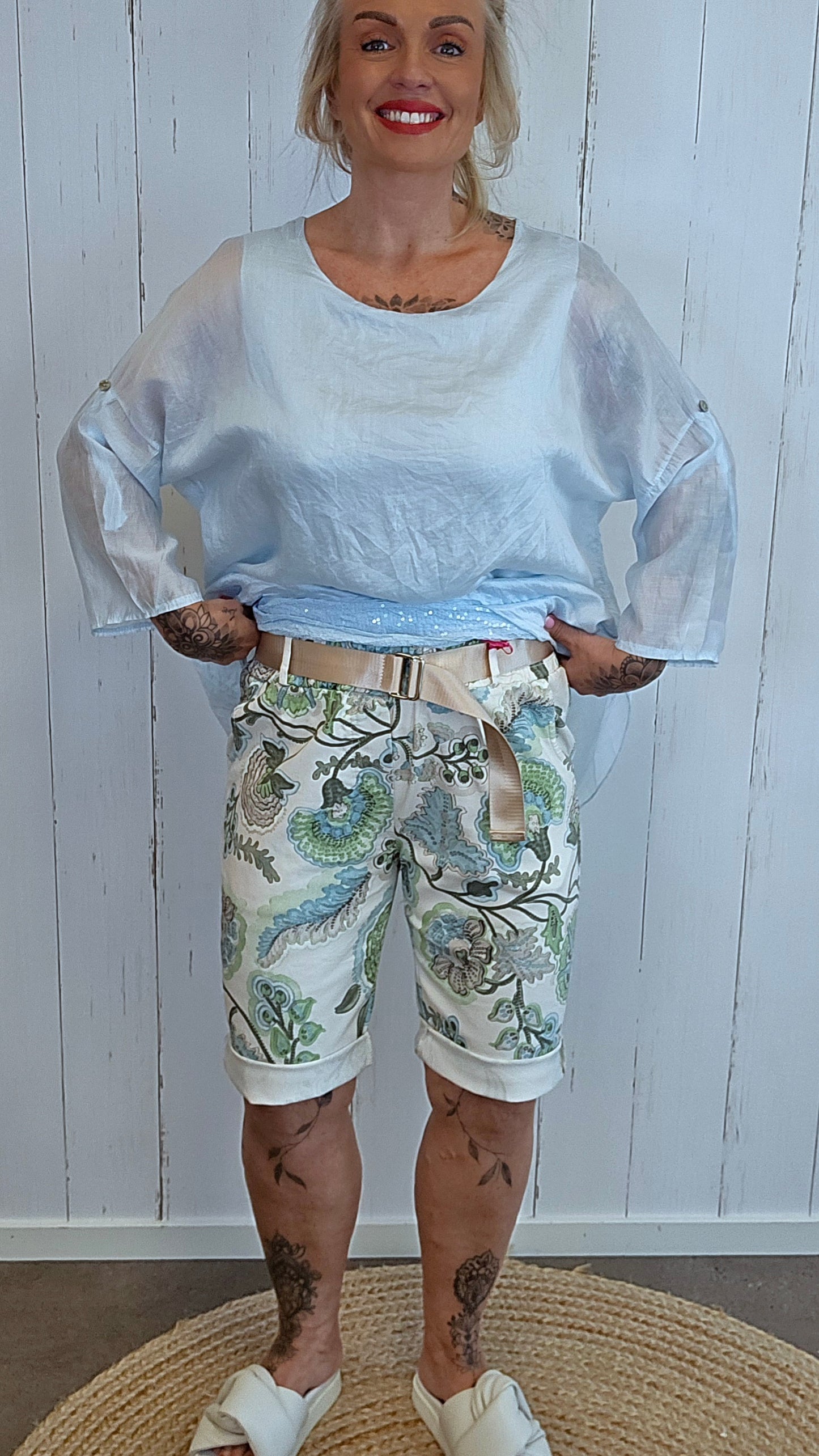 Mønstret shorts med belte beige