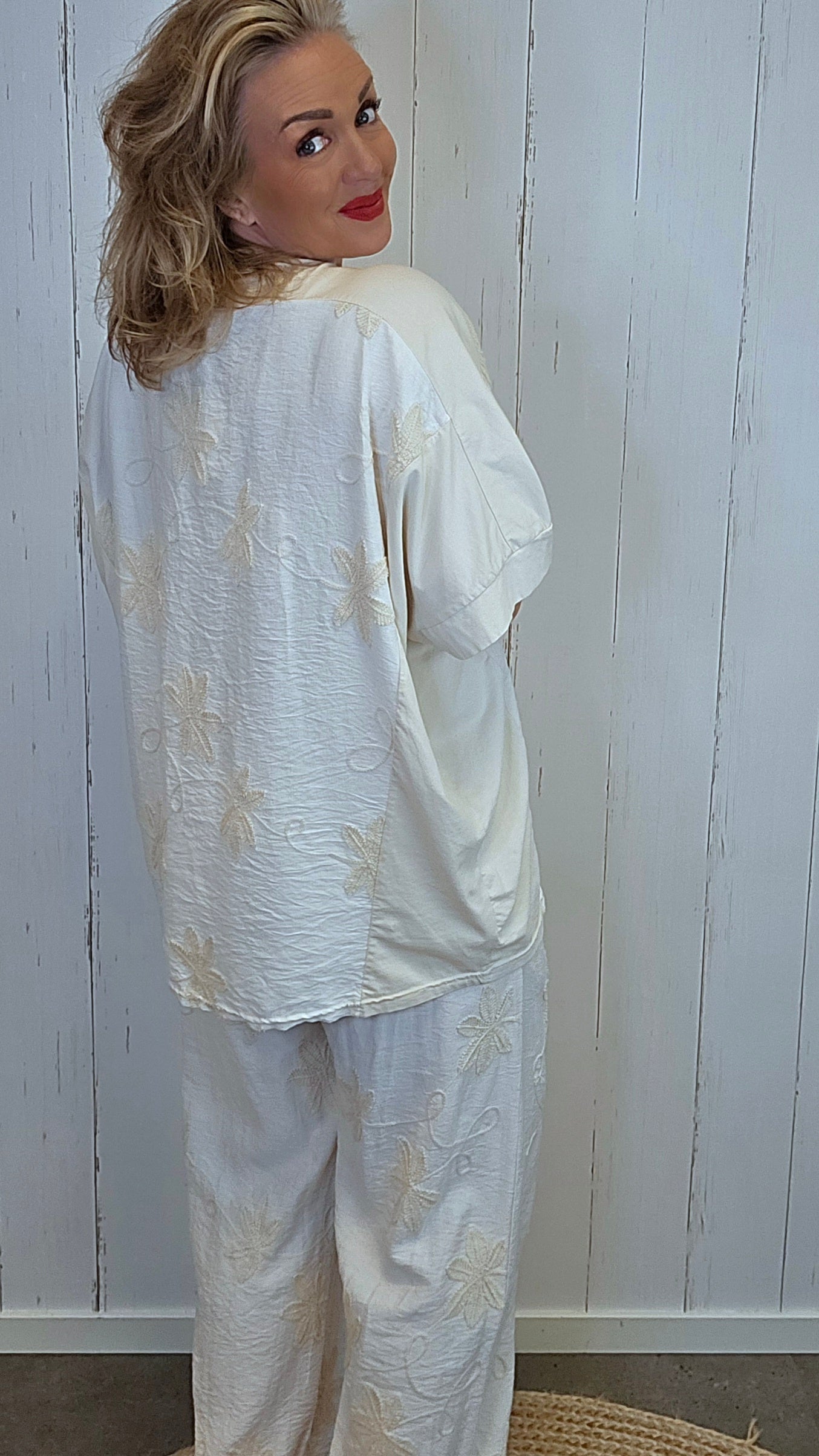 Marian topp med broderte detaljer