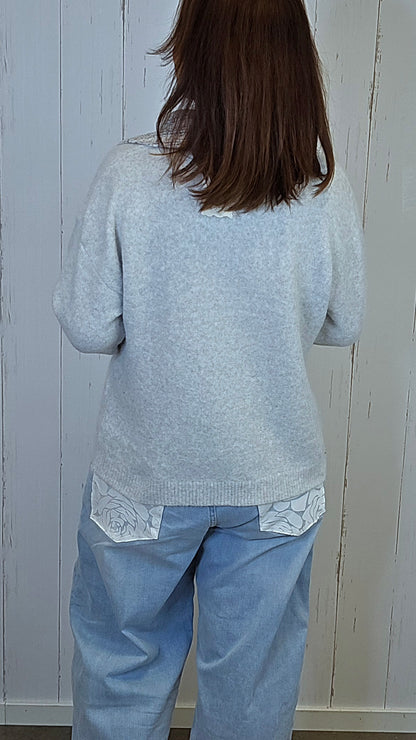 Rosita strikkegenser med tweed-detaljer lys grå