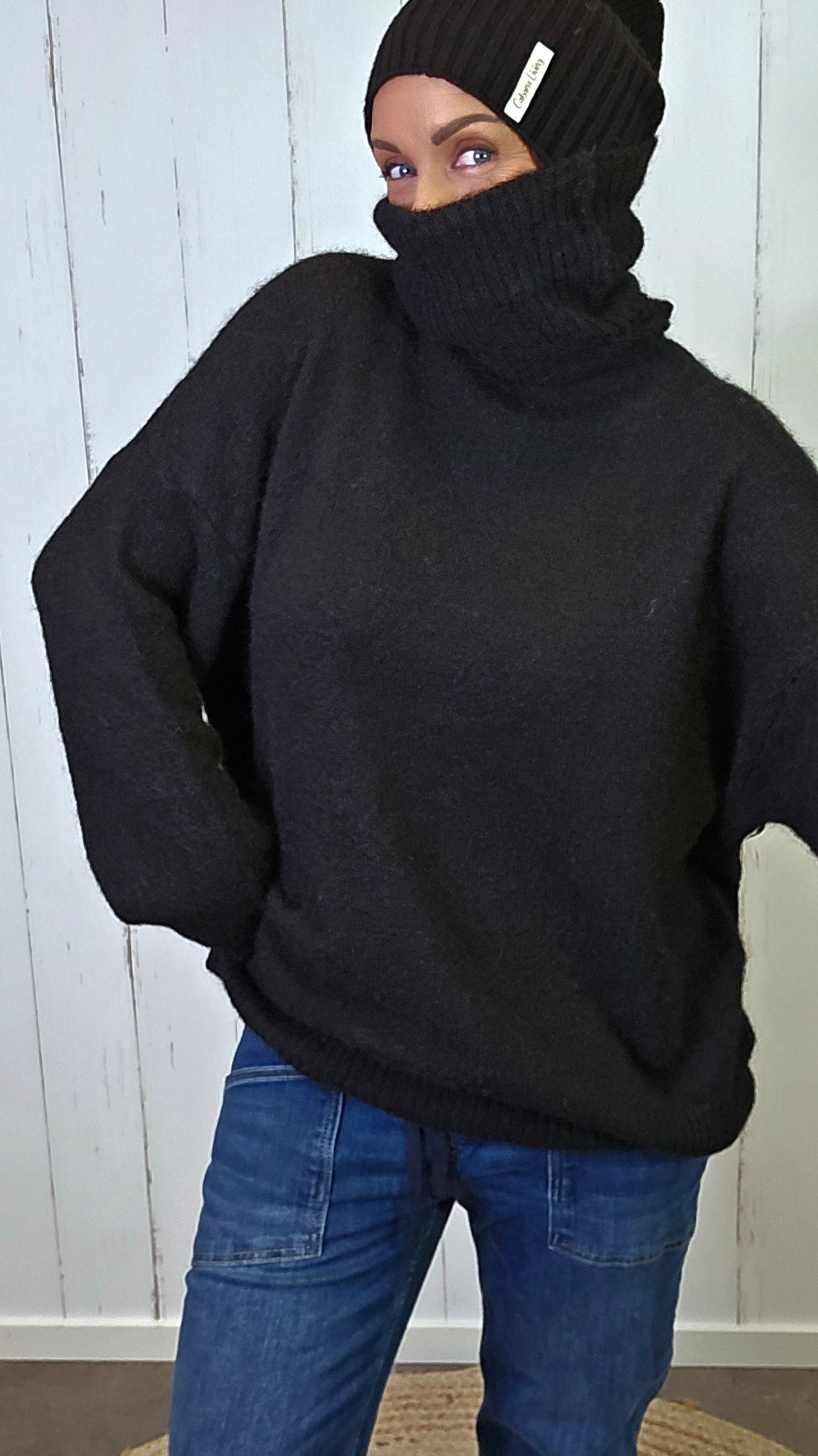 Nora svart høyhalset genser