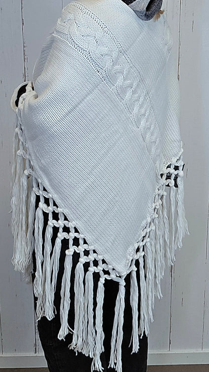 Enya poncho med Frynser Creme