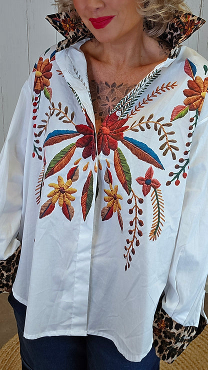 Bea skjorte med blomster- og leo-print