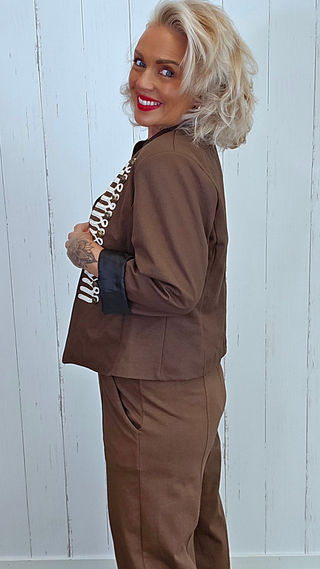 Vanja jakke med Dekor Varm brun