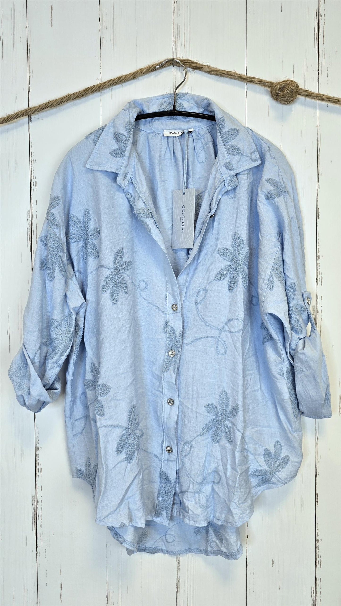 Ylva lyseblå skjorte