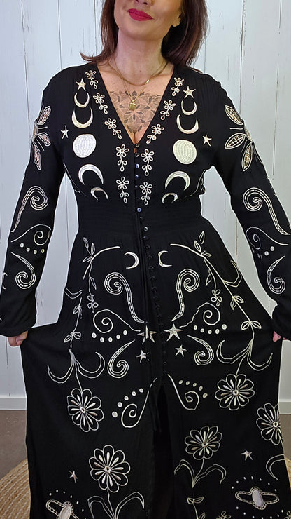 Selma brodert kjole svart