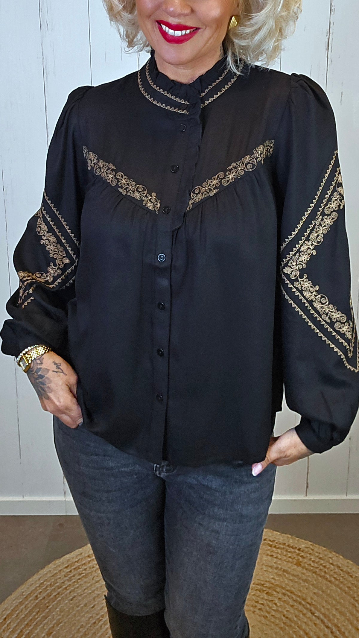 Nathalie brodert skjorte svart