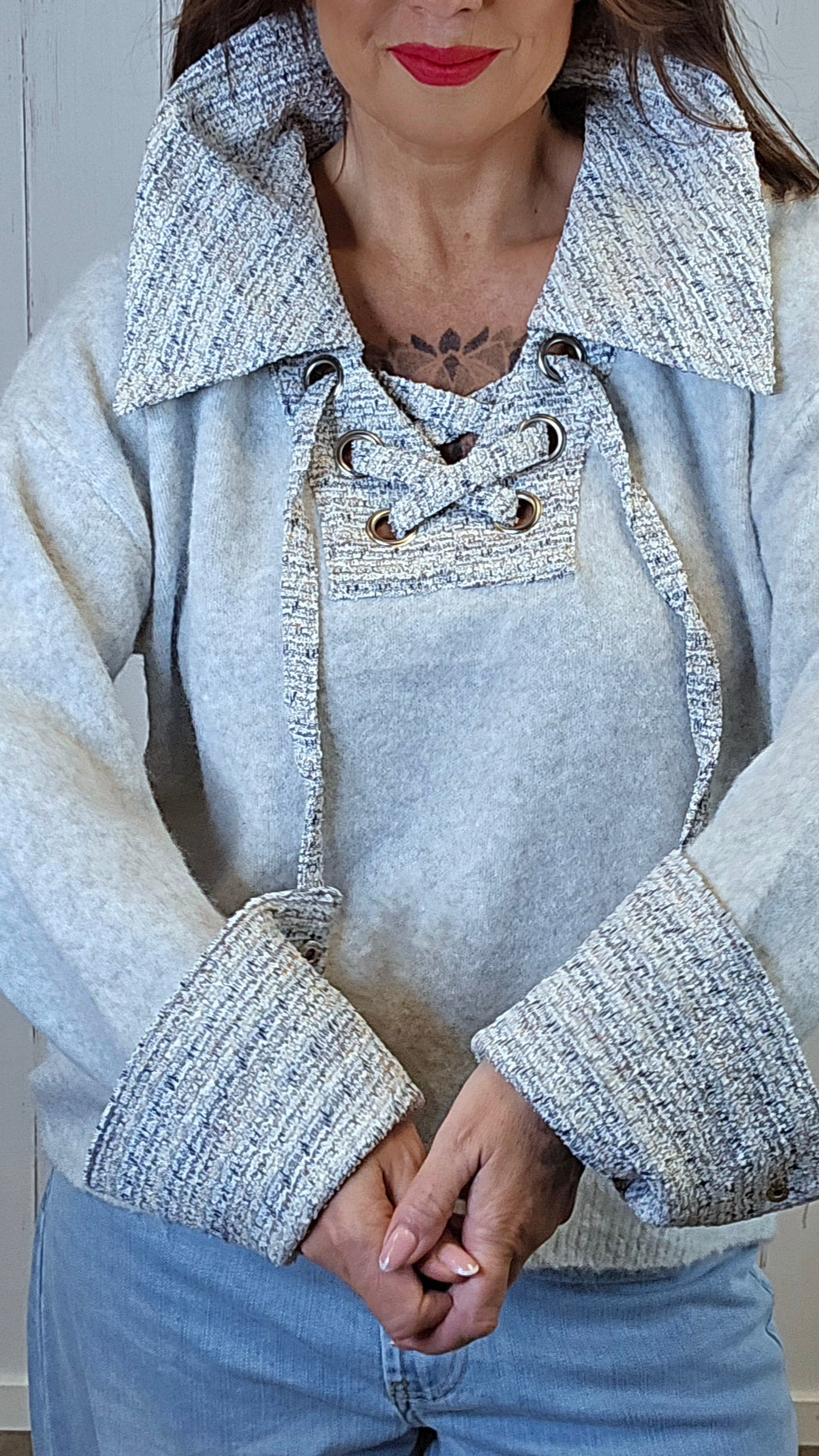 Rosita strikkegenser med tweed-detaljer lys grå