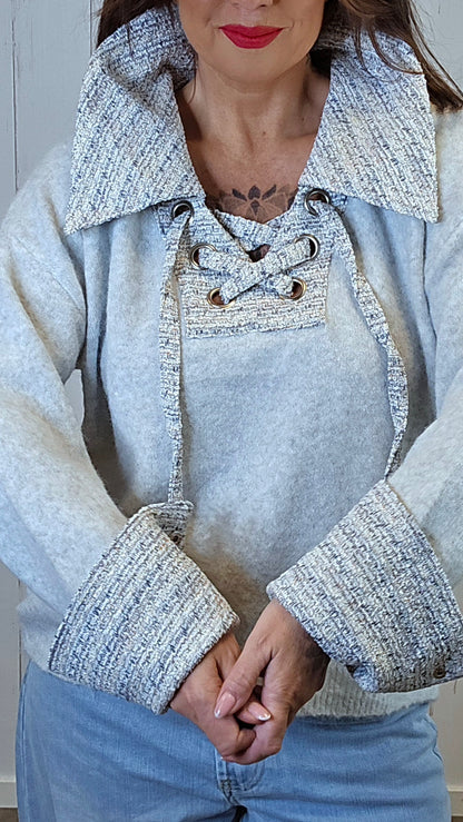 Rosita strikkegenser med tweed-detaljer lys grå