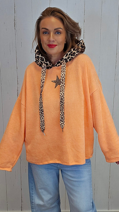 Lola hettegenser med leoparddetaljer orange