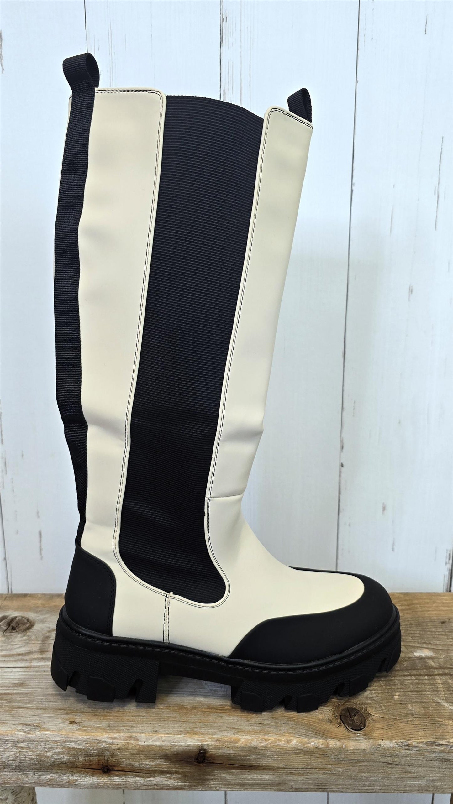 Andrea Høye Chunkystøvler Sort Og Beige