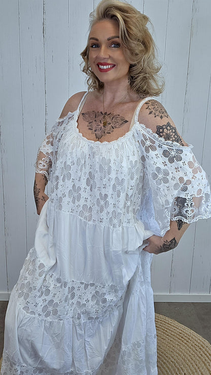 Bohemsk maxikjole med blonder hvit