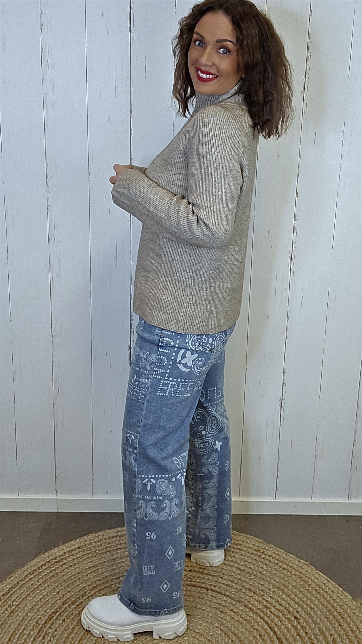 Amalie ribbestrikket genser med glidelås