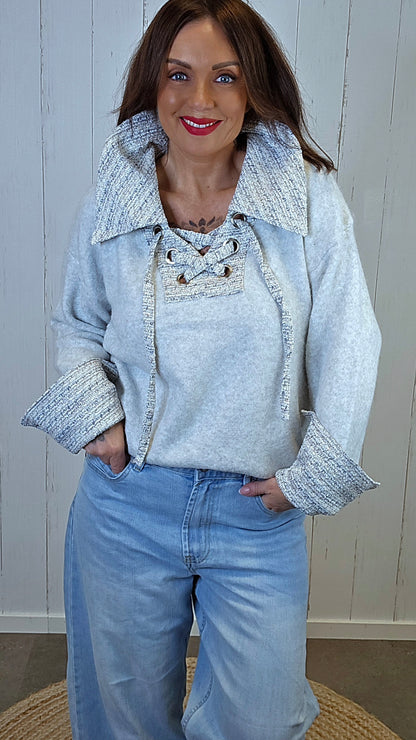 Rosita strikkegenser med tweed-detaljer lys grå