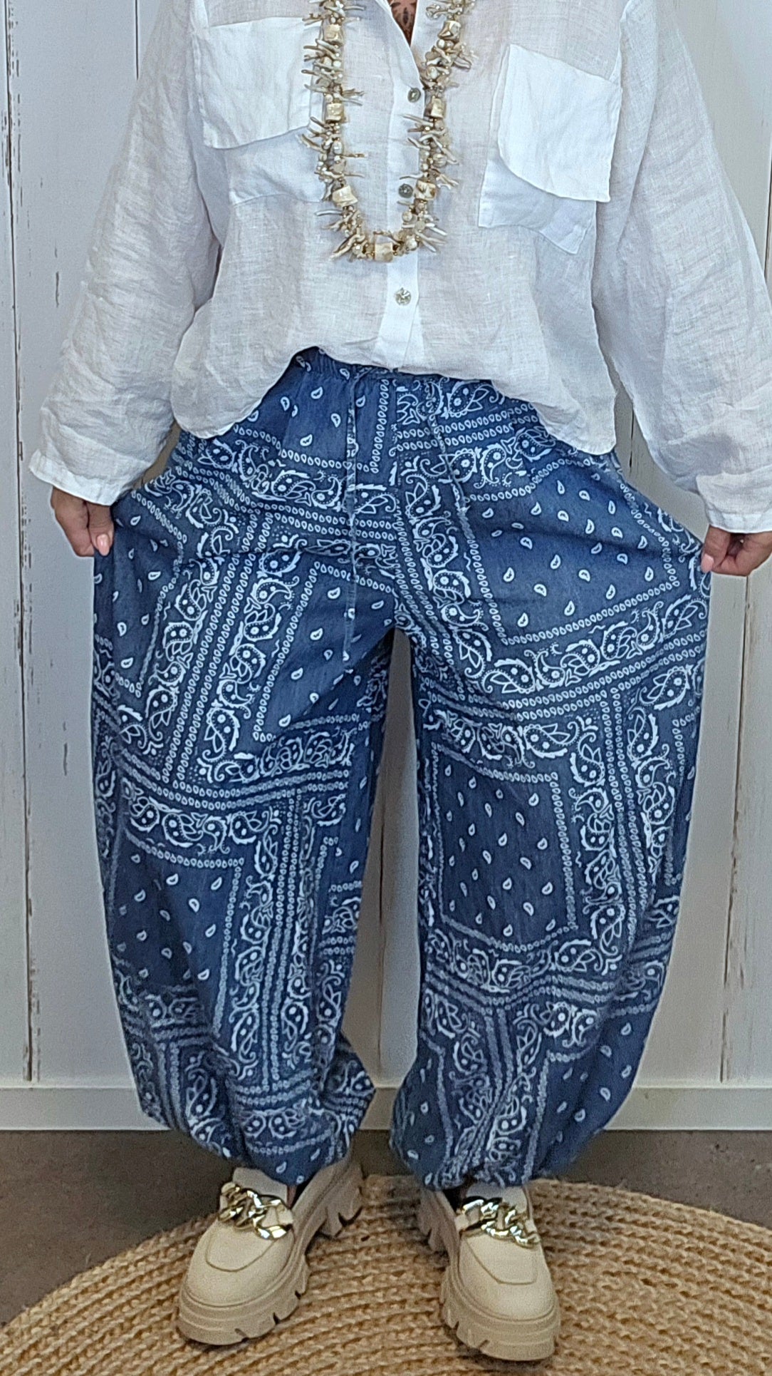 Mønstret bukse med strikk og knyting blå