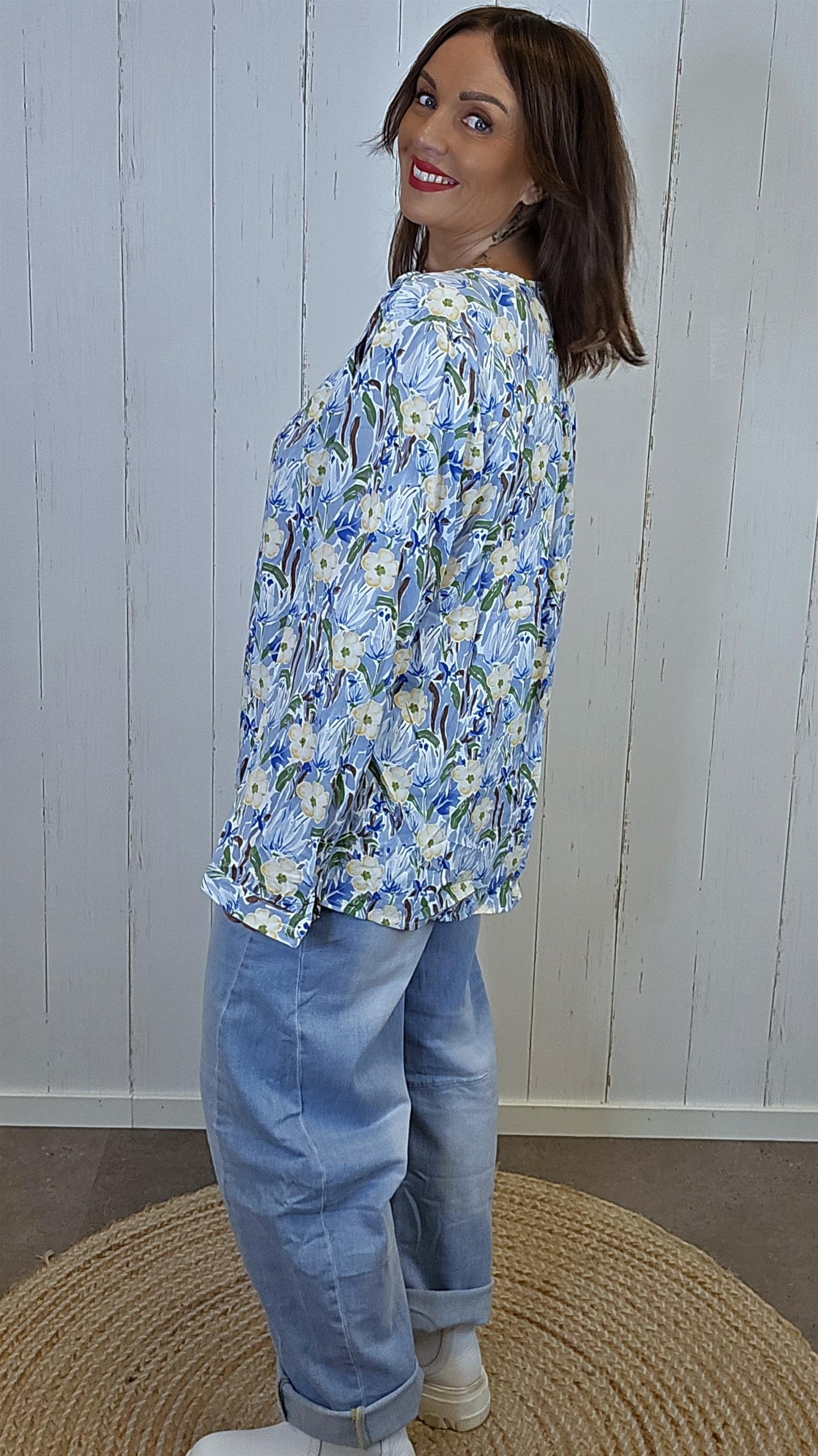 Elise blomsterbluse lys blå