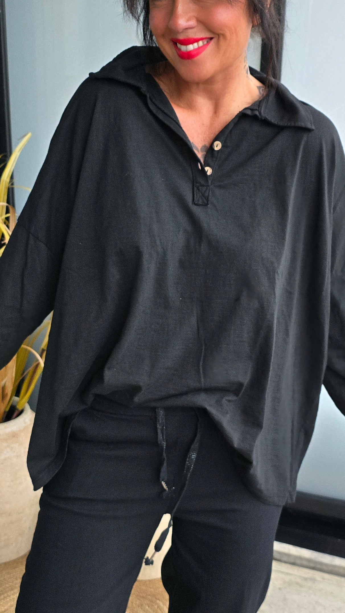 Bianco topp med knapper svart