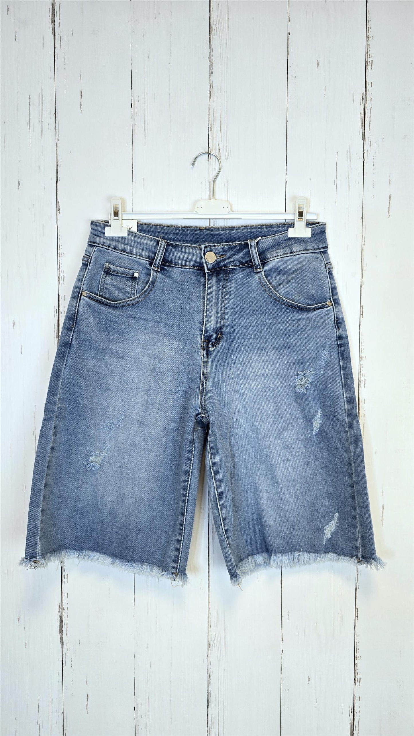 Jane jeansshorts med slitt kant