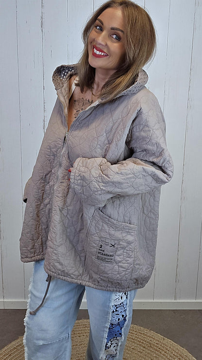 Pernille quiltet jakke taupe