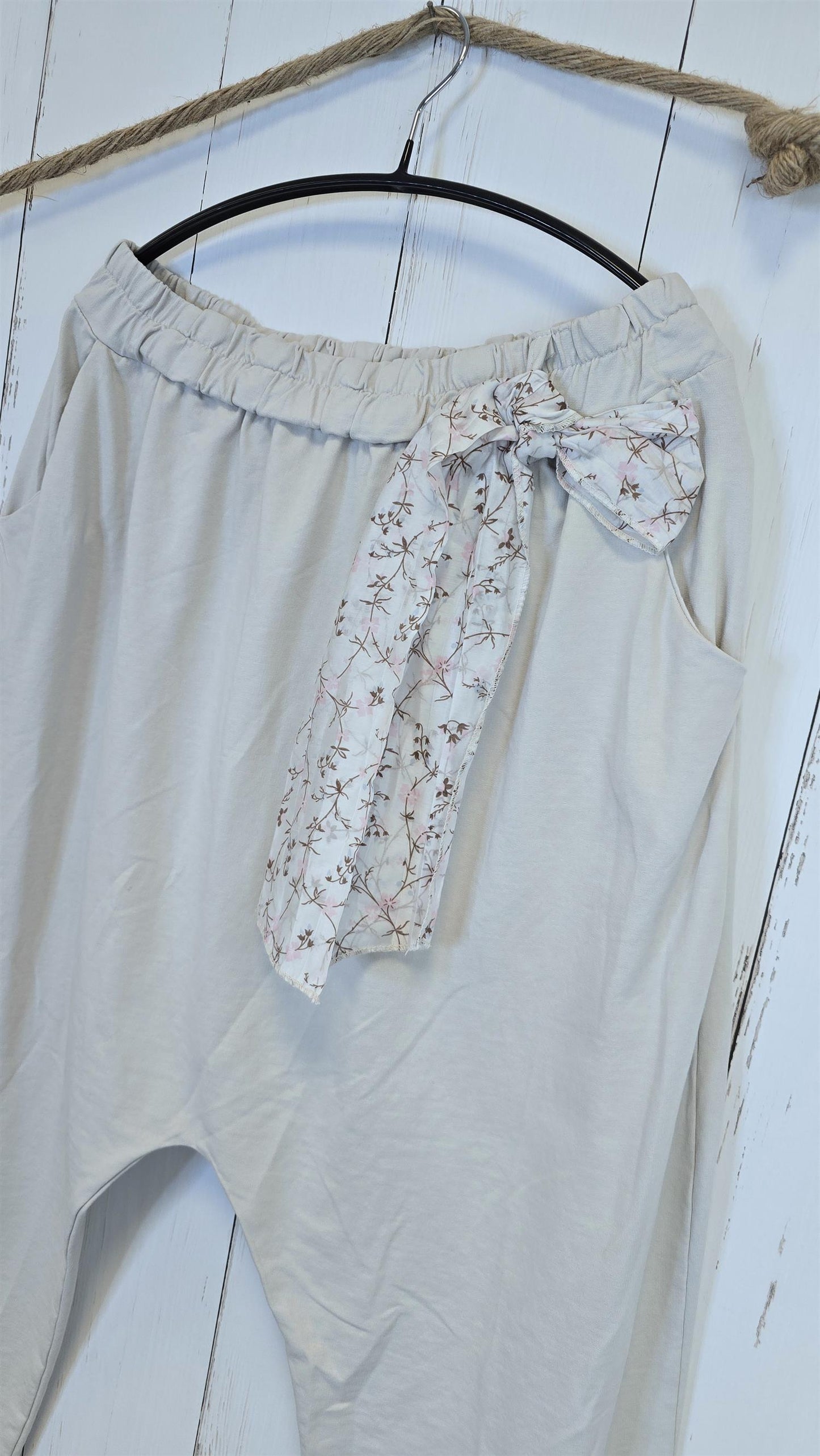 Sara bukse med sløyfedetalj beige