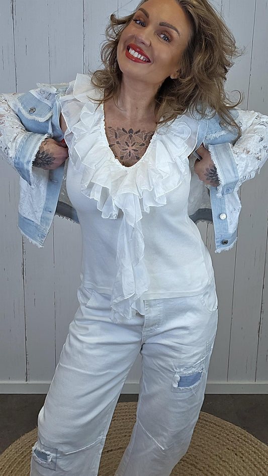 Rebecka ribbet singlet med volanger Hvit