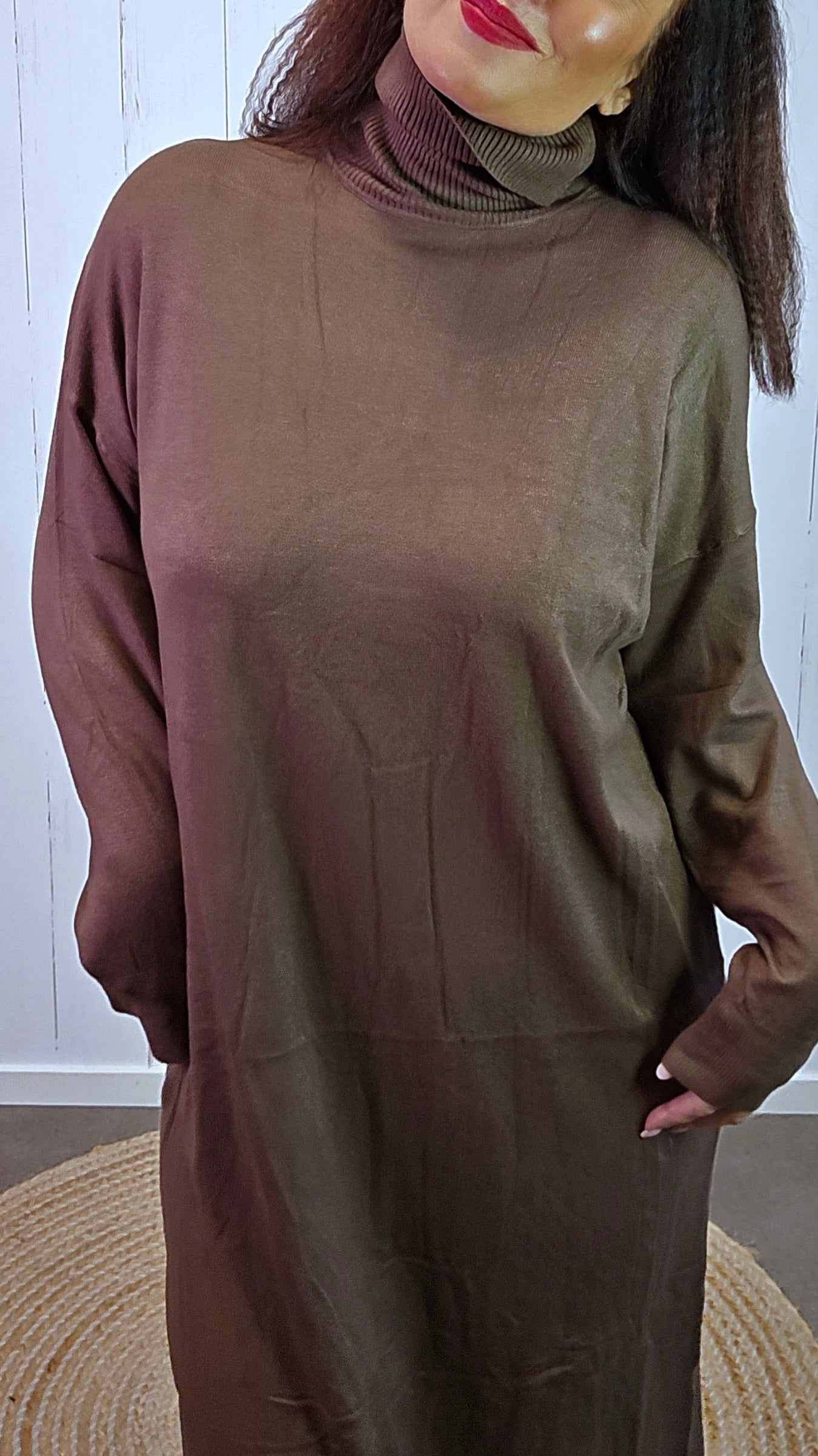 Frida høy hals kjole brun