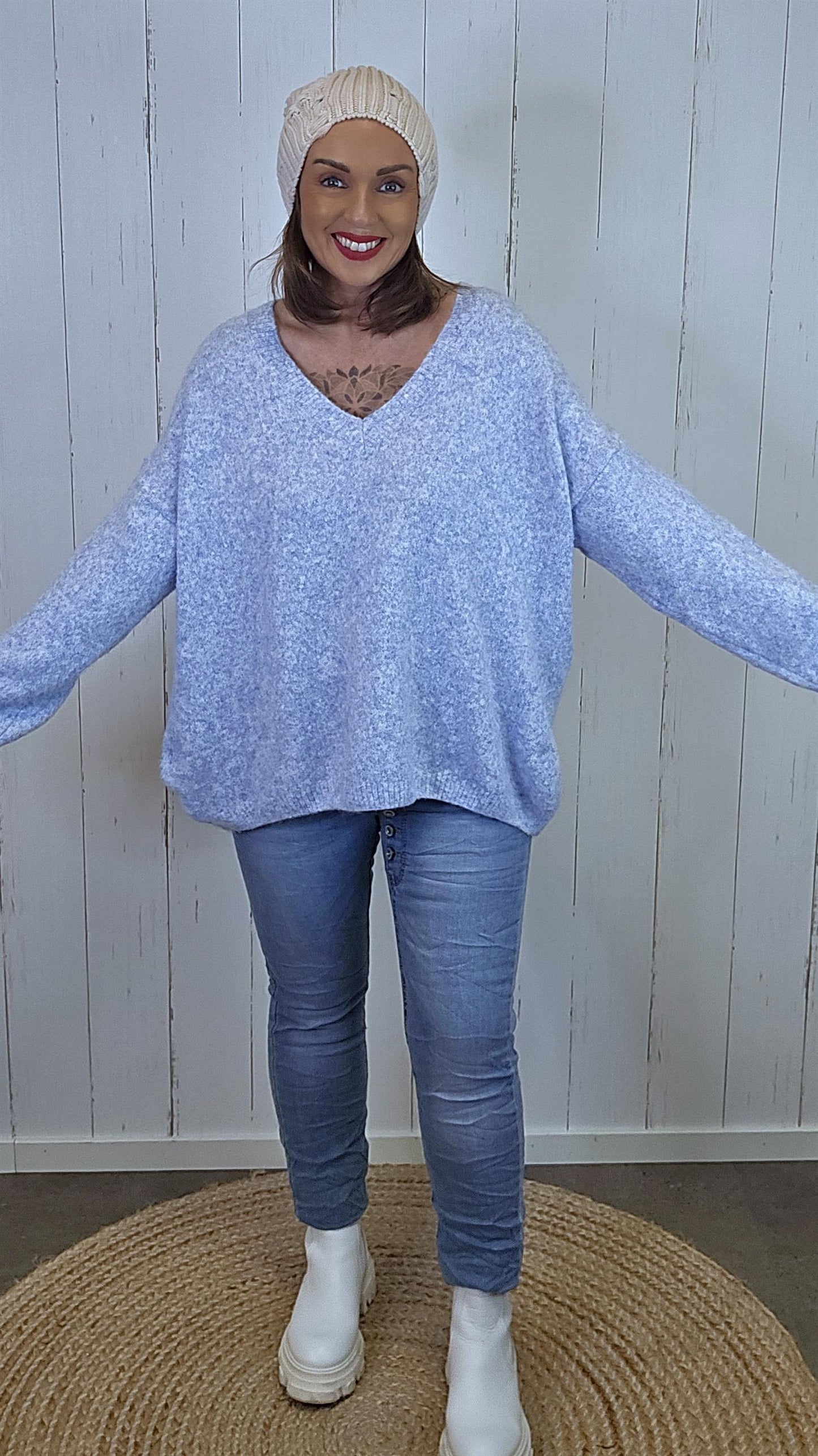 Ella Myk Strikket V-hals Genser Blå