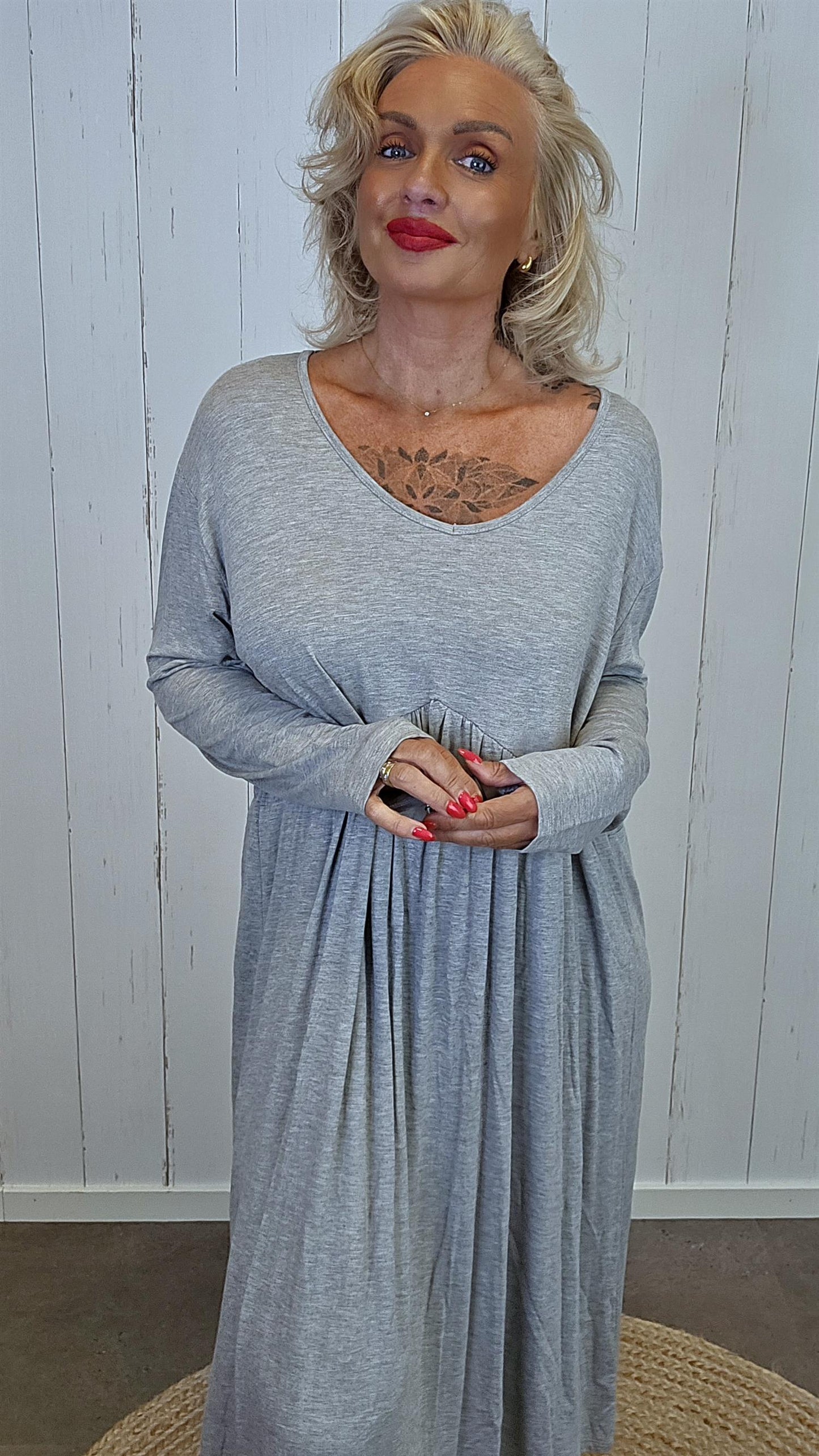 Thea viskosekjole grå