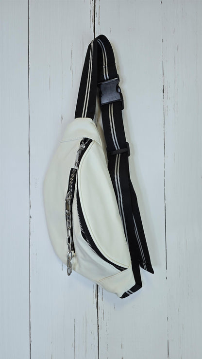 Julia belte veske hvit